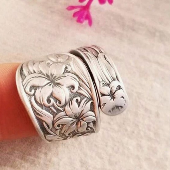 Vintage Spoon Ring - Flower Accent Detail - Picture 7 of 8